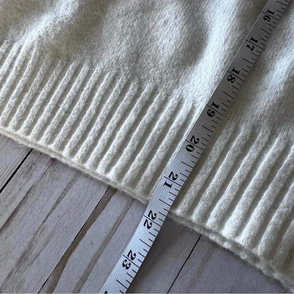 NWT Banana Republic Cozy Alpaca V Neck Sweater in White size Small - Picture 14 of 14